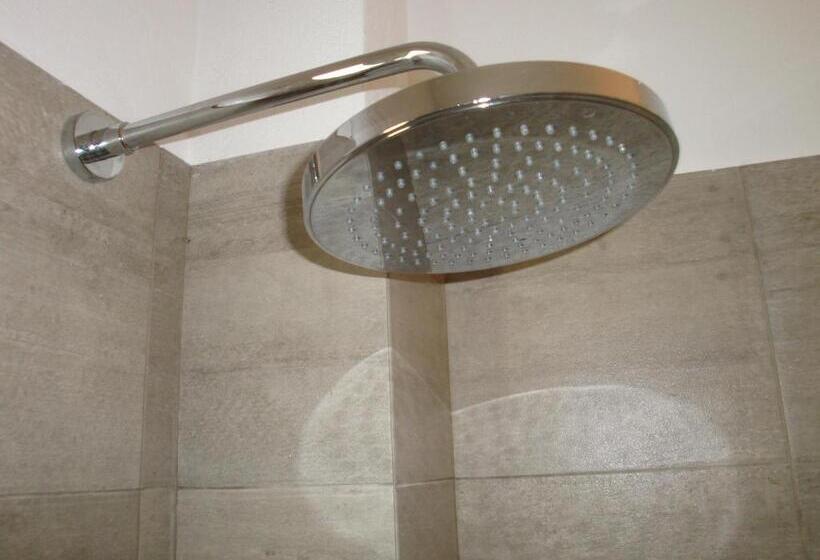 스탠다드 스튜디오 킹침대, Big Blue Apartments