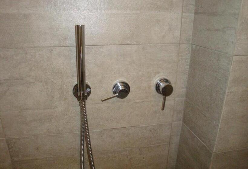 스탠다드 스튜디오 킹침대, Big Blue Apartments