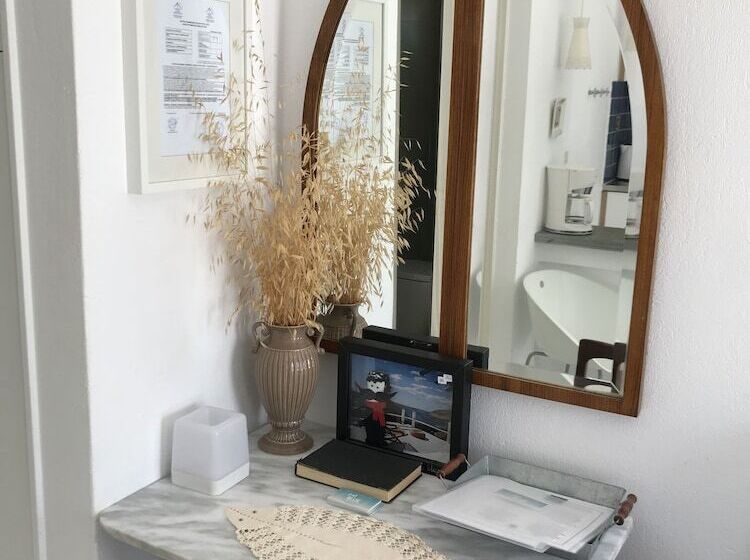 استودیوی استاندارد با چشم‌انداز دریا, Big Blue Apartments