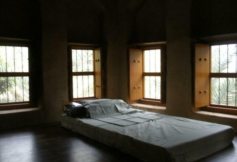 اتاق استاندارد با سرویس بهداشتی مشترک, Misfah Old House