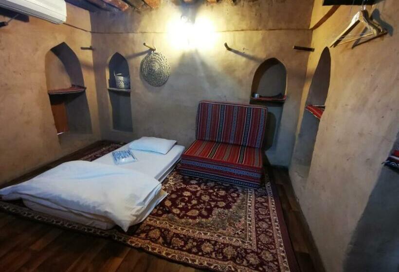 اتاق استاندارد با سرویس بهداشتی مشترک, Misfah Old House