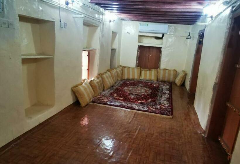 اتاق استاندارد با سرویس بهداشتی مشترک, Misfah Old House