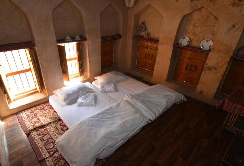 اتاق استاندارد با سرویس بهداشتی مشترک, Misfah Old House