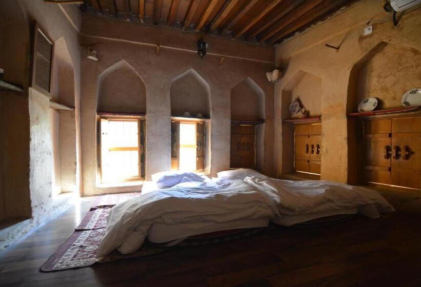 اتاق استاندارد با سرویس بهداشتی مشترک, Misfah Old House