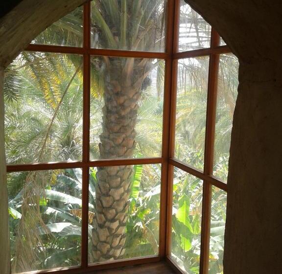 اتاق استاندارد با سرویس بهداشتی مشترک, Misfah Old House