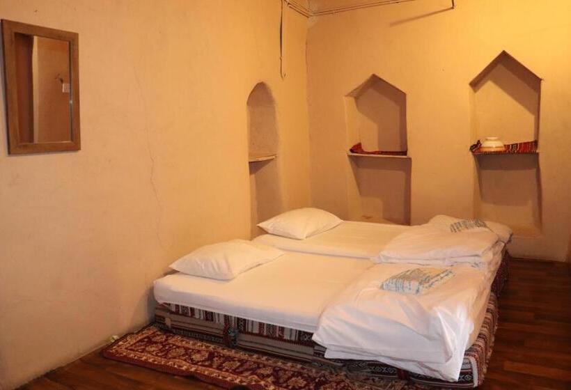 اتاق استاندارد با سرویس بهداشتی مشترک, Misfah Old House