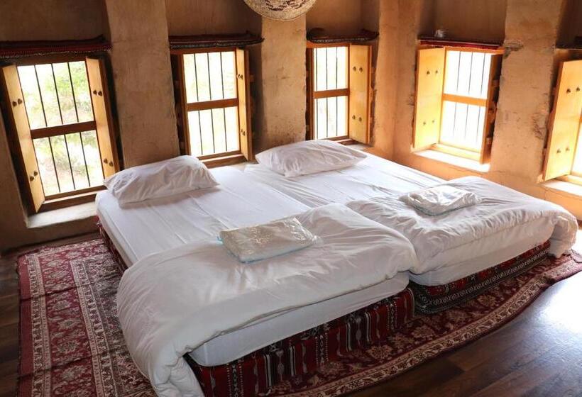 اتاق استاندارد با سرویس بهداشتی مشترک, Misfah Old House