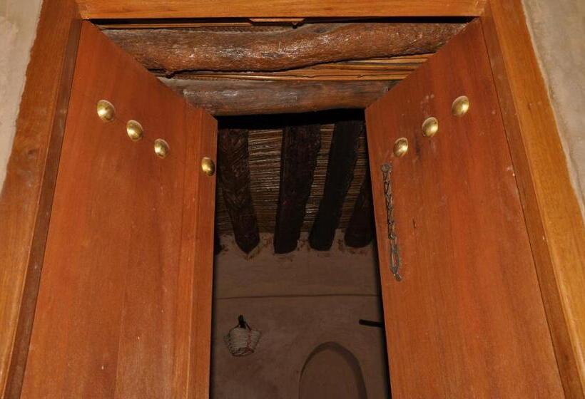 اتاق استاندارد با سرویس بهداشتی مشترک, Misfah Old House