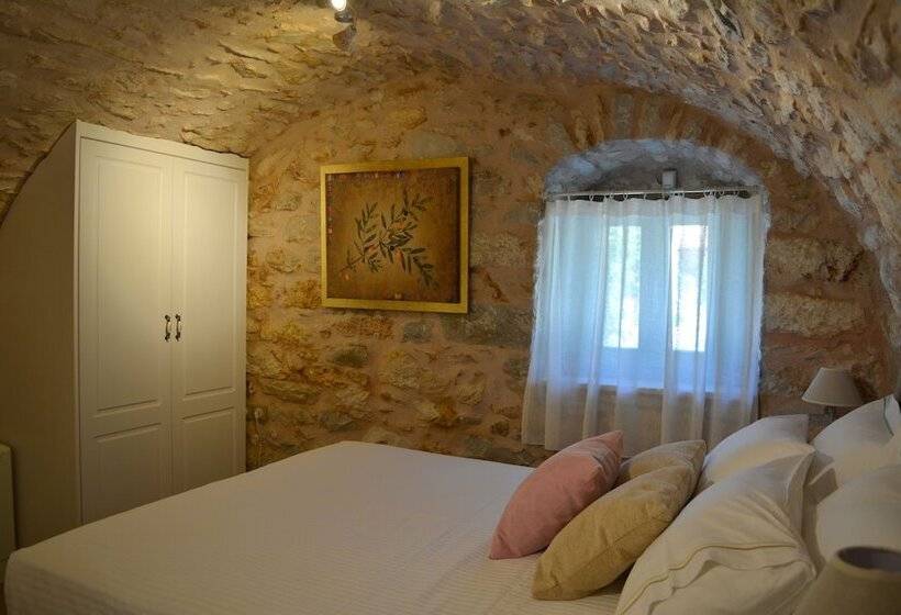 חדר סופריור לשלושה, Olea