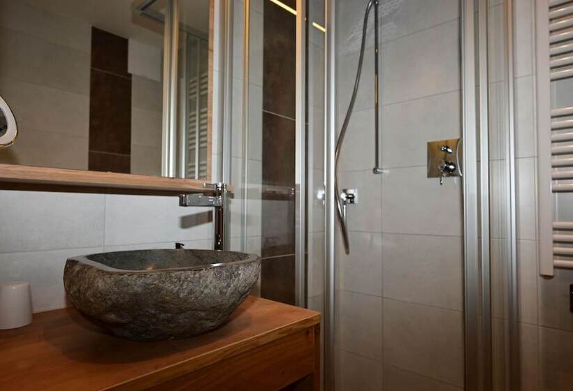 شقة غرفة واحدة, Zirbennest Martha