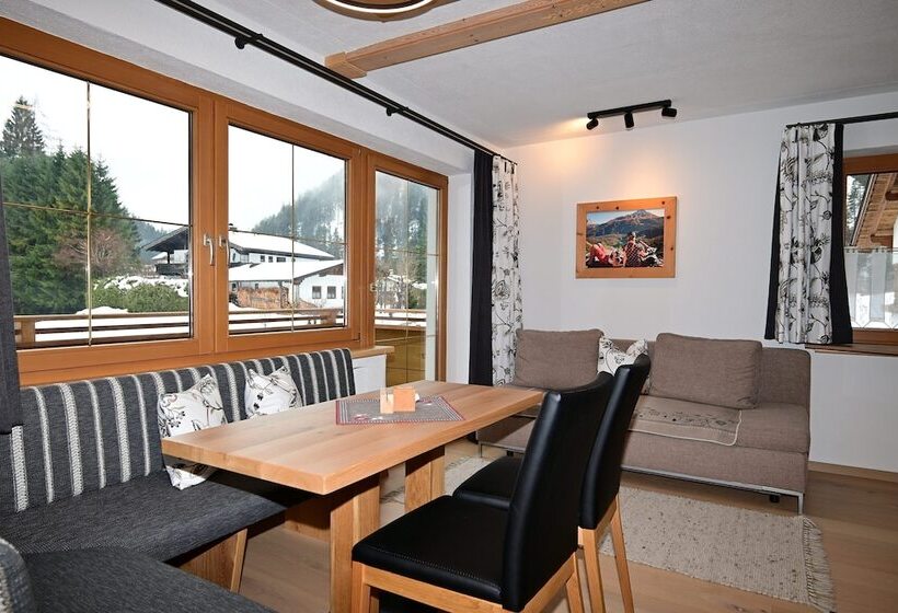 شقة عائلية, Zirbennest Martha