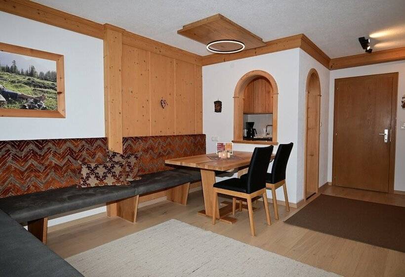 شقة غرفة واحدة, Zirbennest Martha