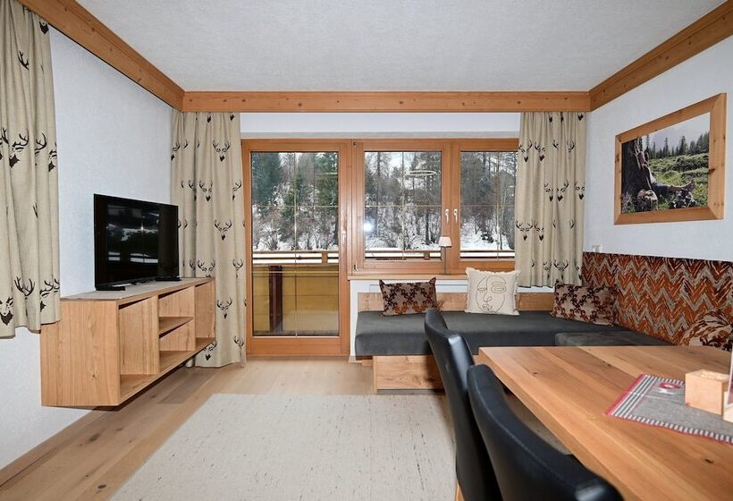 شقة غرفة واحدة, Zirbennest Martha