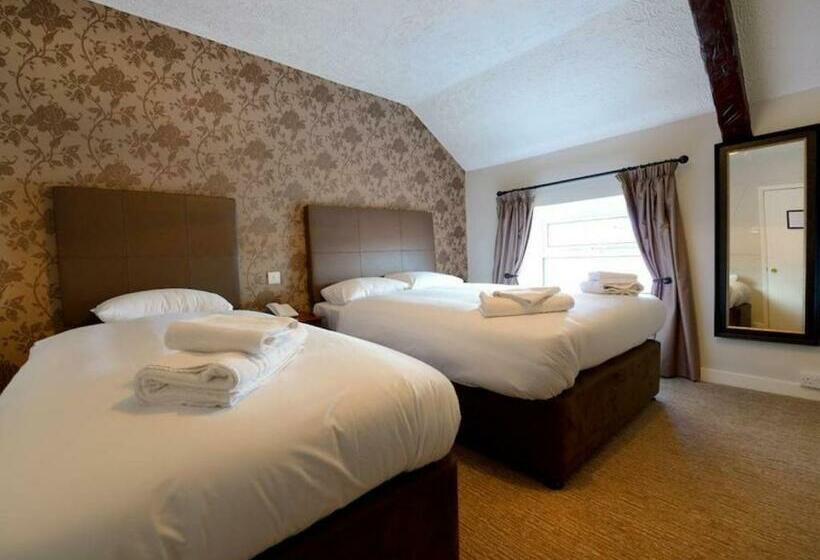 غرفة عائلية, Savoy Country Inn