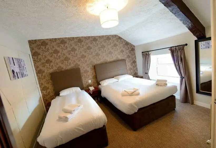 اتاق خانوادگی, Savoy Country Inn