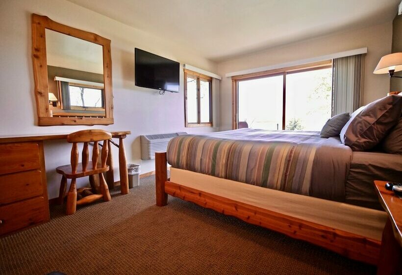 Номер Классика Двуспальная Кровать, Whaleback Inn