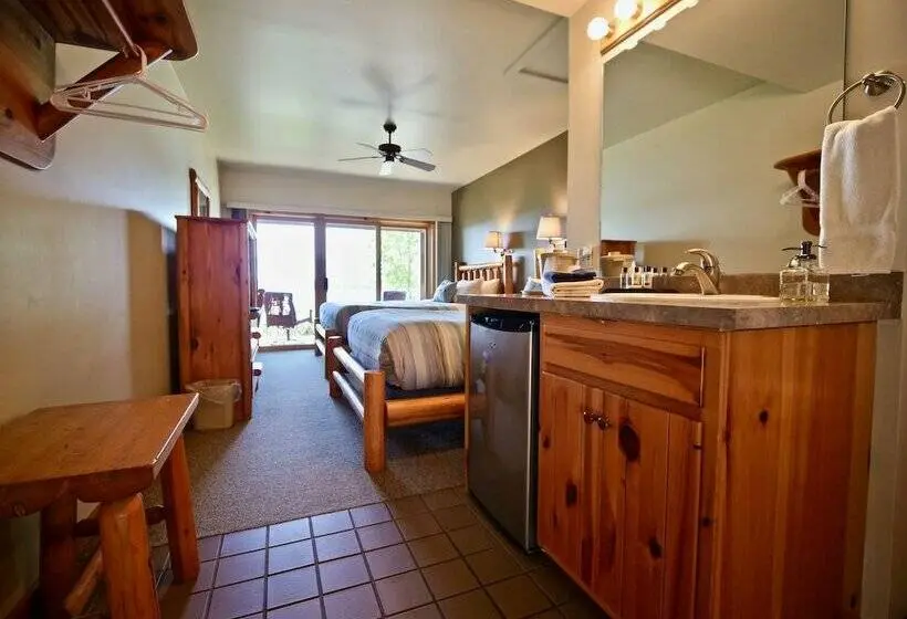２ダブルベッドのスタンダードルーム, Whaleback Inn