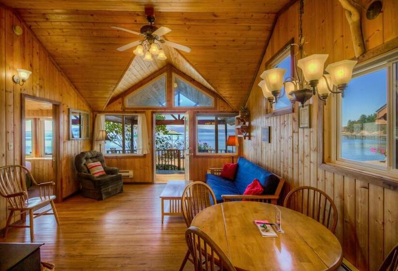 كابينة, West Beach Resort