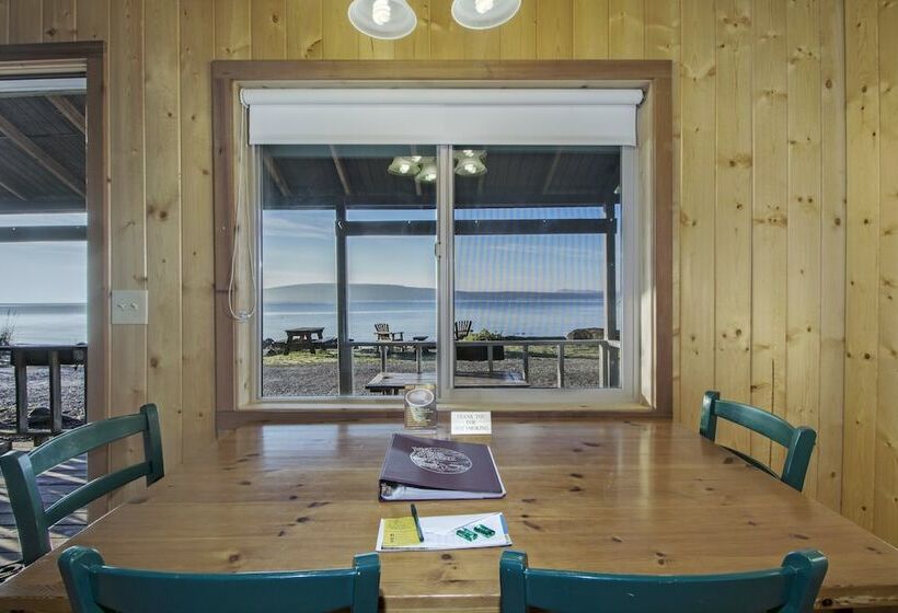 كابينة, West Beach Resort