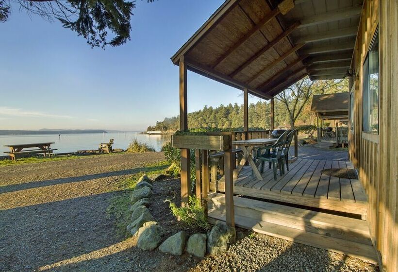 كابينة, West Beach Resort