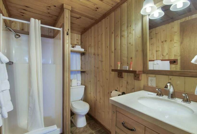 كابينة, West Beach Resort