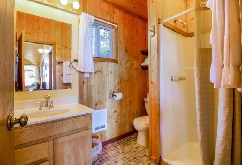 كابينة, West Beach Resort