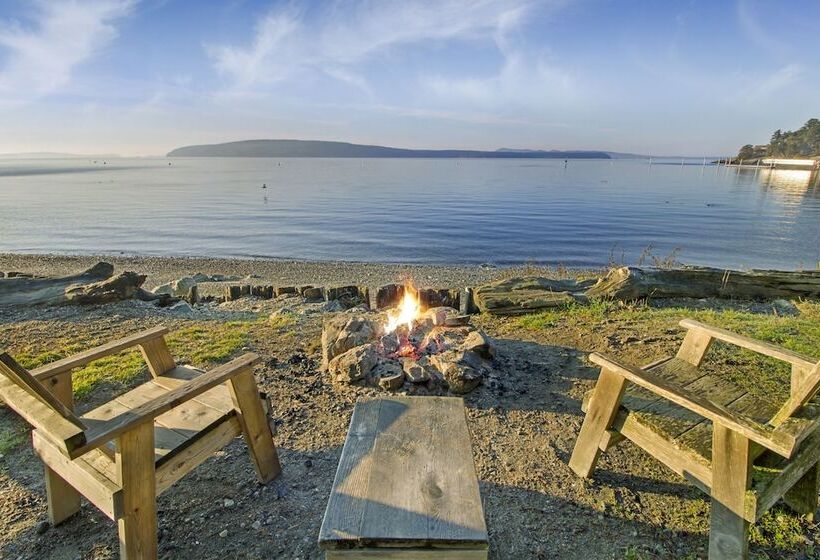 كابينة, West Beach Resort