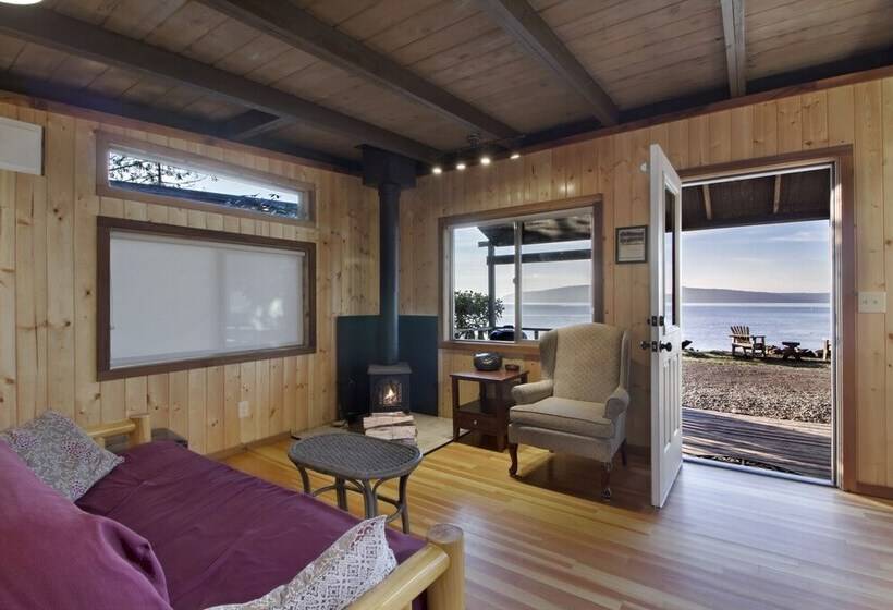 كابينة, West Beach Resort