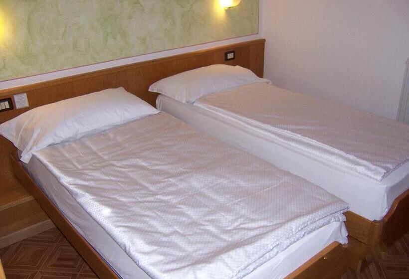 חדר סטנדרט, Alpen Hotel Rabbi