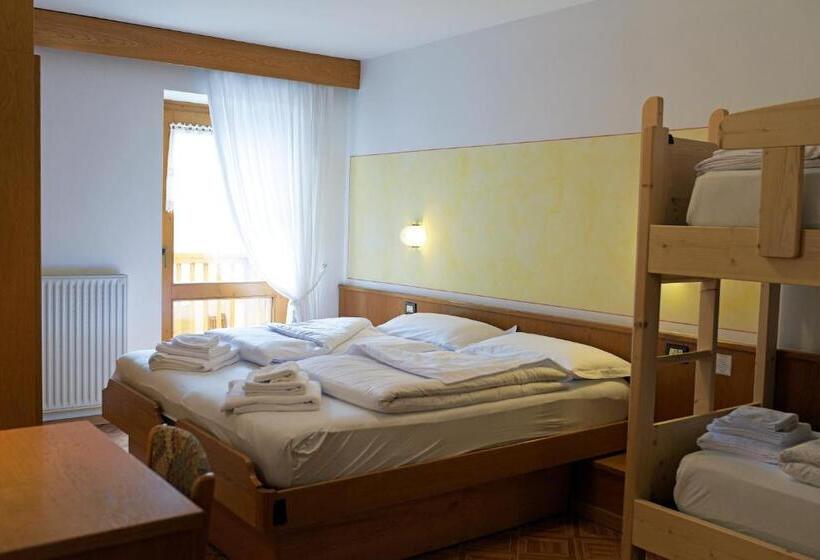 חדר משפחתי, Alpen Hotel Rabbi