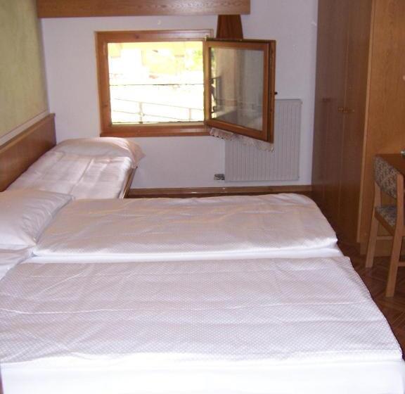 חדר סטנדרט לשלושה, Alpen Hotel Rabbi