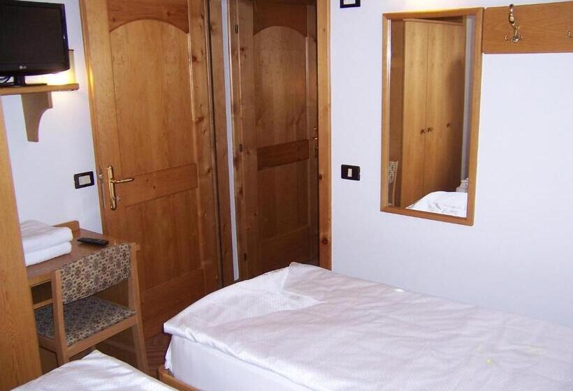 חדר דלוקס לארבעה, Alpen Hotel Rabbi