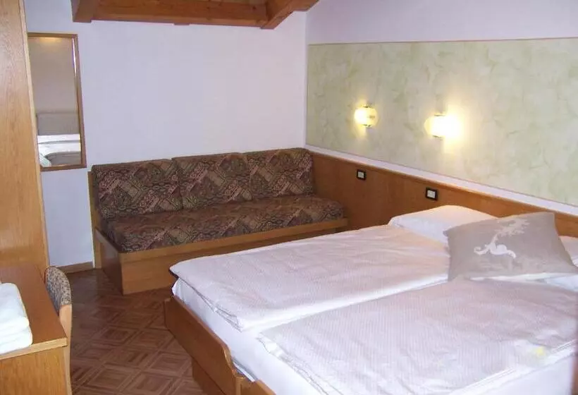 デラックスの４人部屋, Alpen Hotel Rabbi