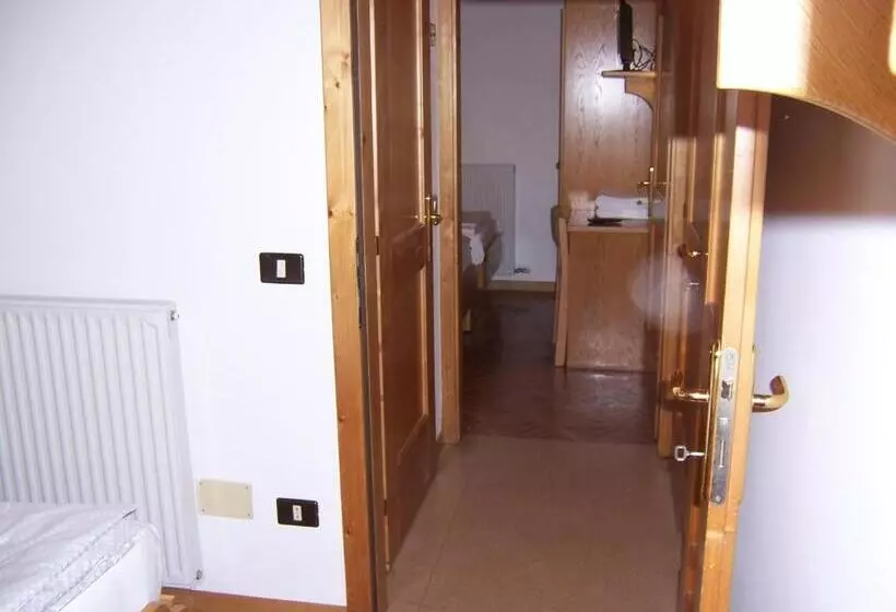 デラックスの４人部屋, Alpen Hotel Rabbi
