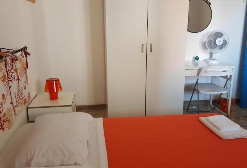 غرفة قياسية, La Caletta