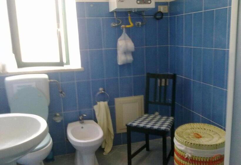 غرفة قياسية, La Caletta