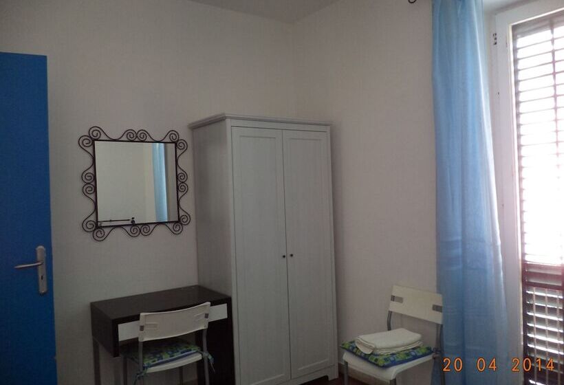 غرفة قياسية, La Caletta