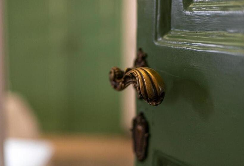 디럭스 룸 킹사이즈 침대, Palazzo Villelmi