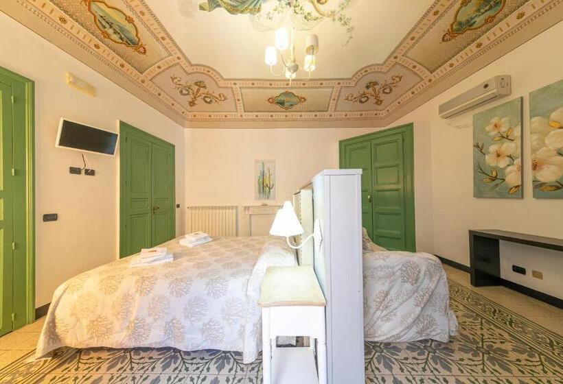 디럭스 룸 킹사이즈 침대, Palazzo Villelmi