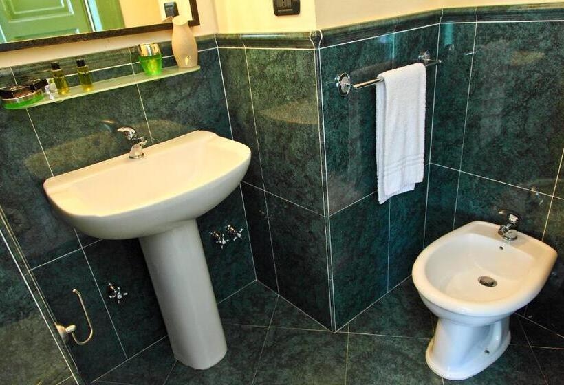 디럭스 룸 킹사이즈 침대, Palazzo Villelmi