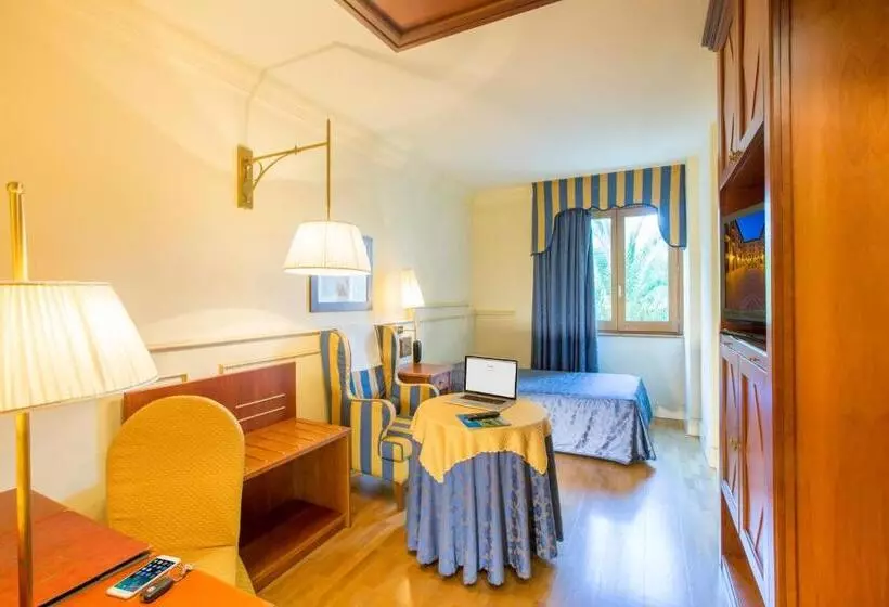 اتاق استاندارد یک نفره, Casale