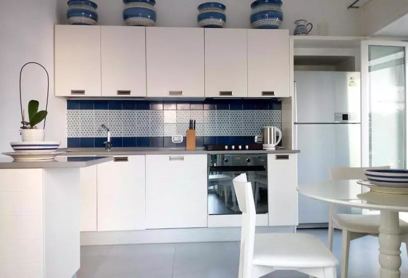 バルコニー付２ベッドルームアパートメント, Cubo Apartments