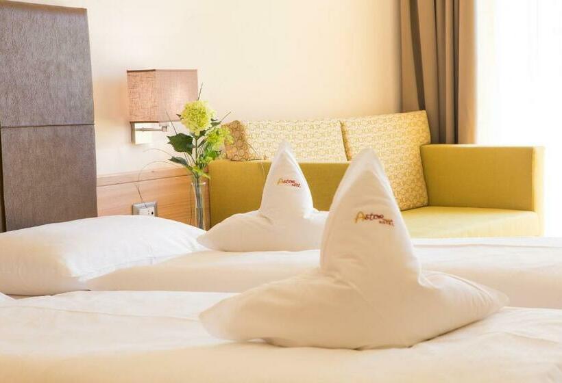 Comfort room with balcony, Astor