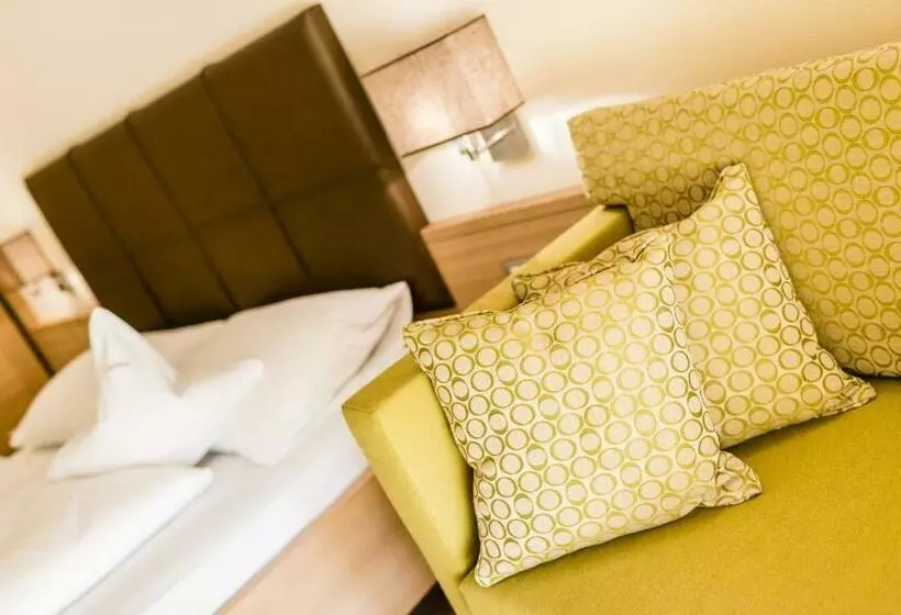 Comfort room with balcony, Astor