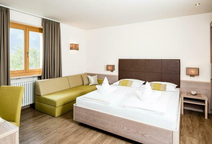 Comfort room with balcony, Astor