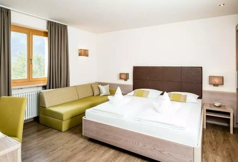 Comfort room with balcony, Astor