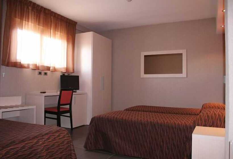 スタンダードトリプルルーム, Cavour