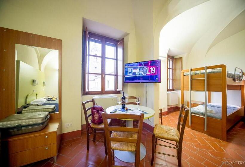 غرفة قياسية, Chiostro Delle Monache Hostel Volterra