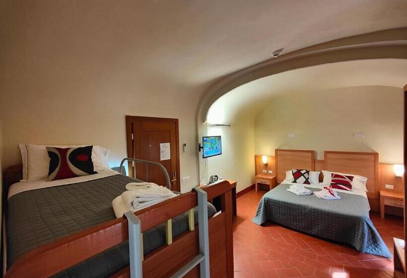 غرفة سوبيريور رباعية, Chiostro Delle Monache Hostel Volterra
