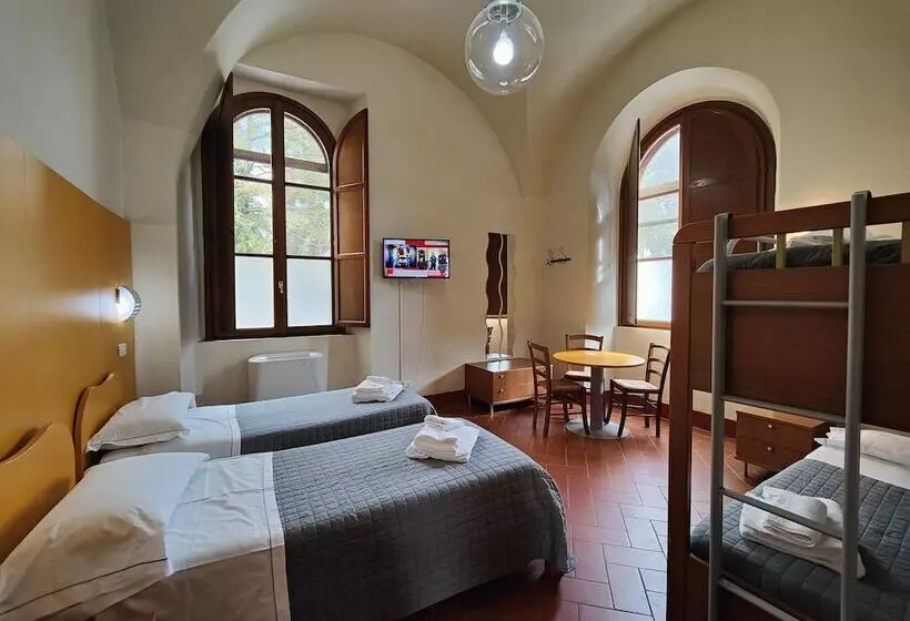 スタンダードトリプルルーム, Chiostro Delle Monache Hostel Volterra